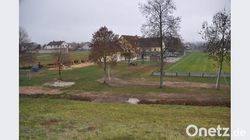 Der neugebaute SV-Spielplatz mit Seilbahn (Vordergrund) soll in diesem Jahr offiziell eingeweiht werden. Bild: ak