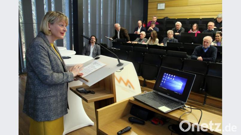 „Wir nehmen die Herausforderungen – demografischer Wandel, Fachkräftemangel, Digitalisierung – ganz aktiv an und setzen sie in eine zielgenaue Strategie um“, verspricht OTH-Präsidentin Prof. Andrea Klug. Die Hochschule verstehe sich als Kooperationspartner der regionalen Akteure in Ostbayern und Westböhmen. Bild: jrh