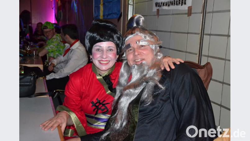 Im japanischen Gewand war Vorsitzender Helmut Meindl mit seiner Frau Christine erschienen. Bild: gi