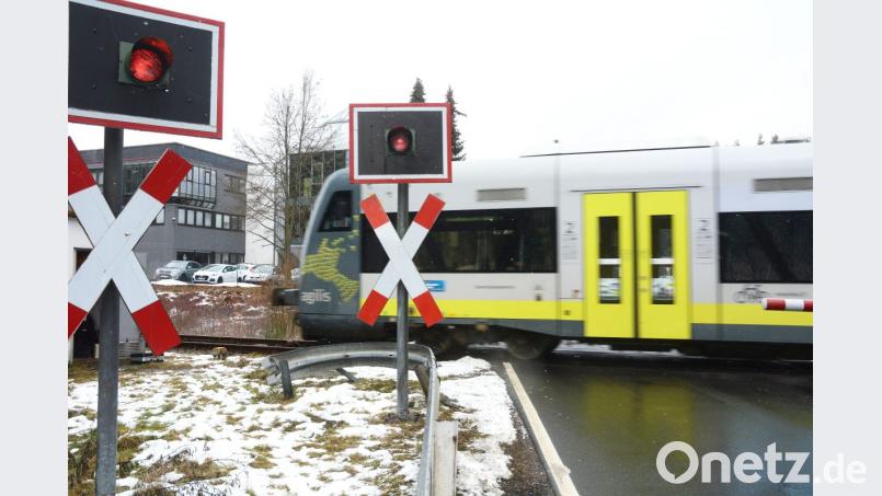 An diesem Bahnübergang bei Latsch ereignete sich das Unglück am Sonntag, 10. Februar. Archivbild: Gabi Schönberger