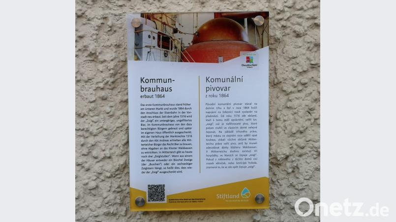 Die Infotafel am Mitterteicher Kommunbrauhaus. Bild: lnz