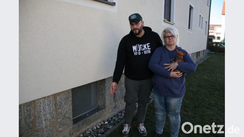 Hier an dieser Stelle habe Emily verletzt gelegen, beschreiben Michael Friedrich und Eveline Klein den weiteren Tathergang. Bild: wro