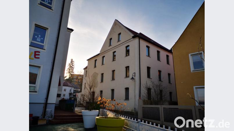 Die Schwandorfer SPD und andere können sich vorstellen, dass die geplante Städtische Musikschule in dem ehemaligen Konventgebäude der Armen Schulschwestern untergebracht wird, das sich gegenüber der Gerhardinger-Schule befindet. Bild: Thomas Dobler