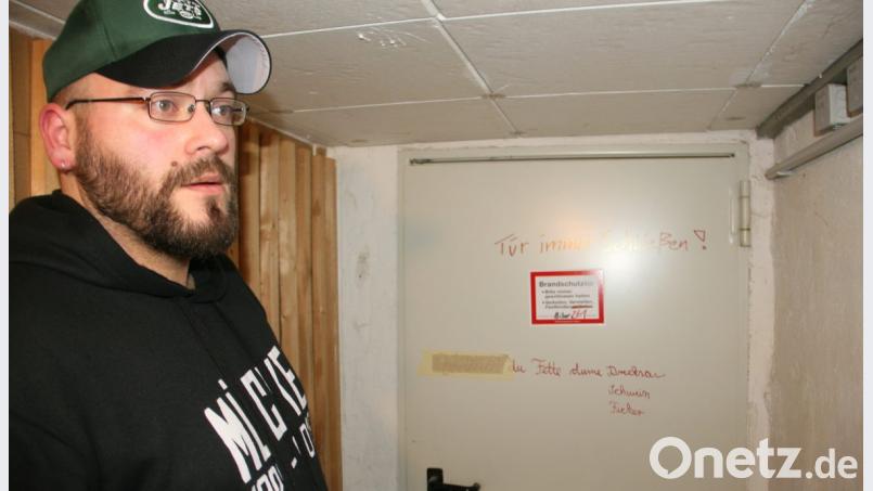 Die schlimmsten Ausdrücke hat Michael Friedrich überklebt. Bild: wro