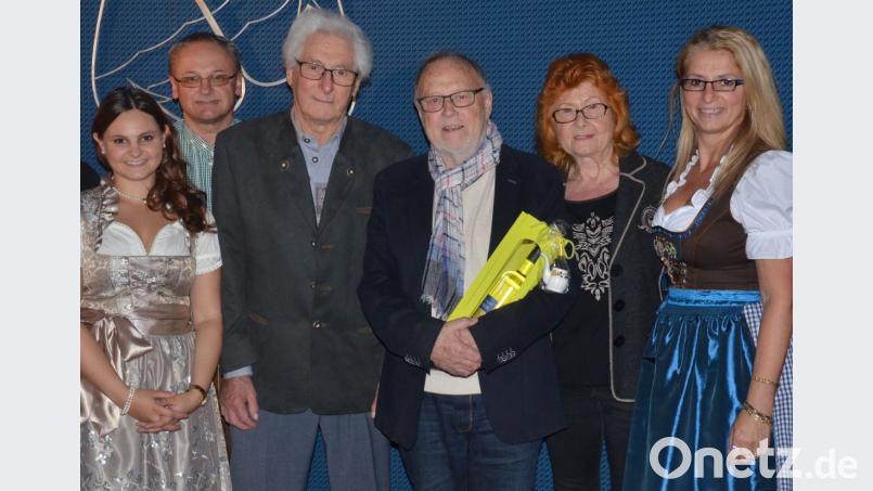 Helmut Platzer im Kreis seiner Familie im Oktober 2017 beim Besuch von Regisseur Joseph Vilsmaier Bild: Kunz