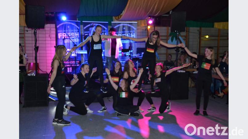 Die B-Juniorinen der SpVgg hatten ihren ersten Auftritt bei Sportlerball. Bild: gi