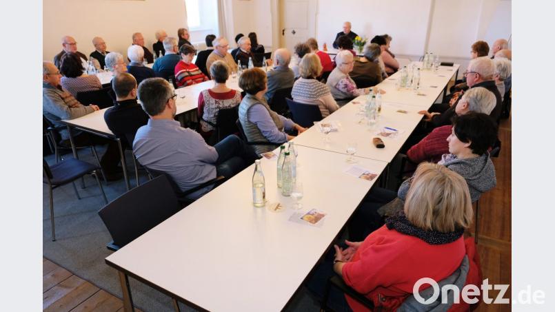 Nicht verzagen, weil &quot;täglich neu ist seine Gnad&quot;, heißt der Leitgedanke des Orientierungstags des Kreisverbandes Neustadt/WN der Katholischen Landvolkbewegung im vollbesetzten Dientzenhofer-Saal des Klosters Speinshart. Bild: do