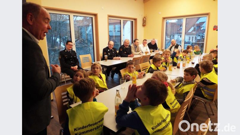 Bürgermeister Roland Strehl bei Begrüßung. Bild: e