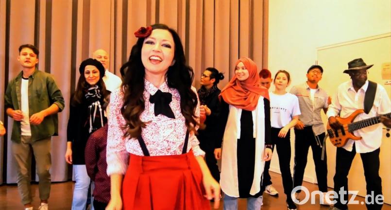 Hülya Friebe hat ein neues Lied veröffentlicht. Bild: Screenhot: Youtube