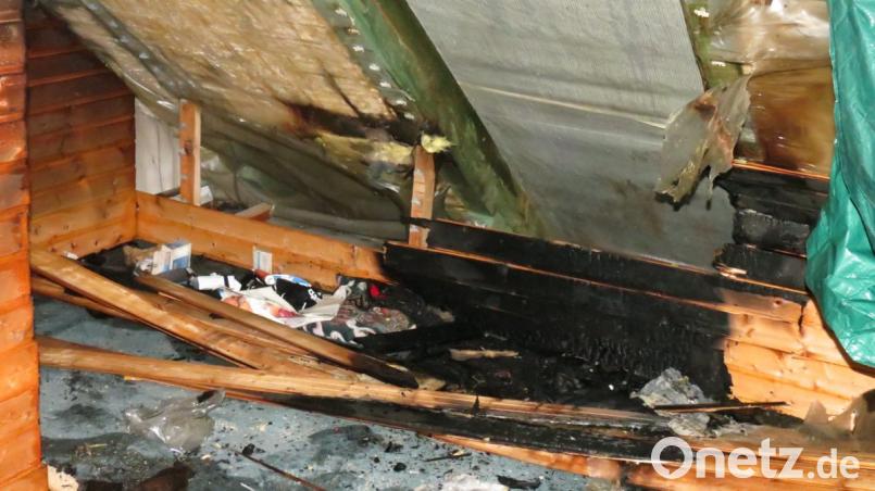 Ein Kurzschluss war der Auslöser eines Brandes im Dachgeschoss eines Hauses in der Dr.-Martin-Luther-Straße, bei dem ein mittlerweile auf etwa 25 000 Euro geschätzter Schaden entstand. Bild: Polizei