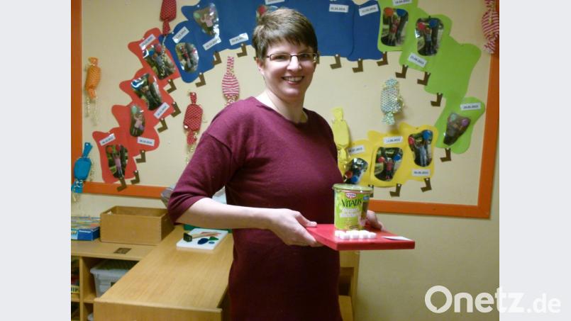 Einen Beitrag zum Jahresthema &quot;Ernährung und Bewegung&quot; leistet Diplom-Ökotrophologin Kristina Heinzel-Neumann in der Kindertagesstätte. In ihrem Vortrag befasst sie sich speziell mit den Inhaltsstoffen und der Zusammensetzung von sogenannten Kinderlebensmitteln. Bild: rn