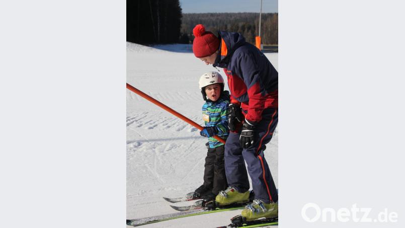 Traumhafte Skibedingungen für Familien am Schloppacher Hang. Bild: kro