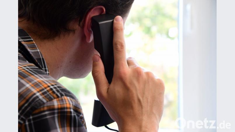 Wer mit Lust auf erotische Dienstleistungen zum Telefonhörer greift, sollte sich vorsehen. Die Verbraucherzentrale warnt vor Abzockern. Symbolbild: Petra Hartl