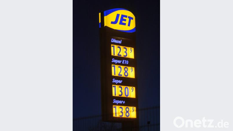 Inzwischen beträgt die Differenz wieder fünf Cent, was immer noch wenig ist. Doch der Unterschied zwischen Diesel und Super E10 war zuletzt noch geringer. Bild: Gabi Schönberger