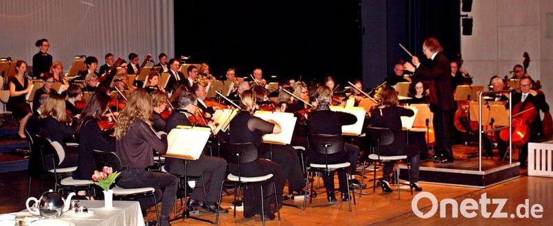 Das Sinfonieorchester der Stadt Weiden umrahmt den Besuch aus dem Weltall. Bild: R. Kreuzer