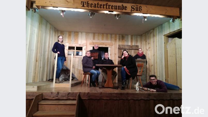 Die Mimen der Theaterfreunde Süß, die derzeit das Stücks &quot;Die Western-Schwestern&quot; einstudieren. Bild: ufh