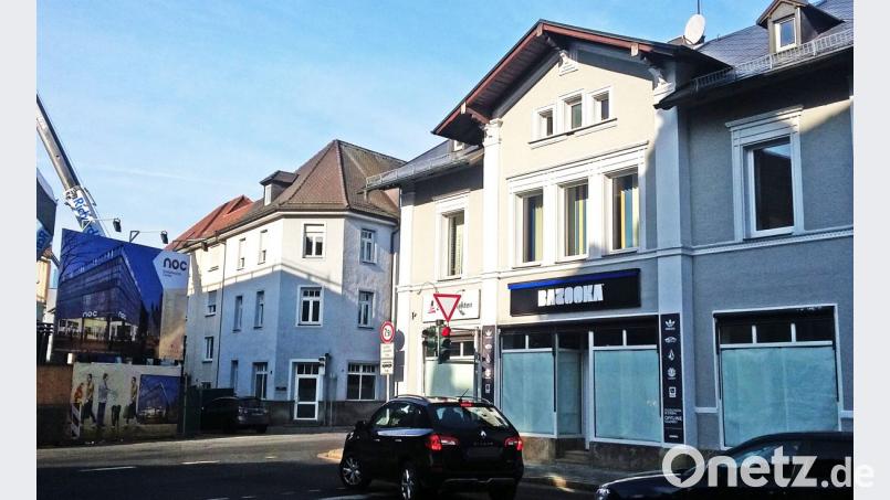 Die Schaufenster sind schon keine Schau mehr: Das Bazooka gegenüber der NOC-Baustelle hat dicht gemacht. Bild: gsb