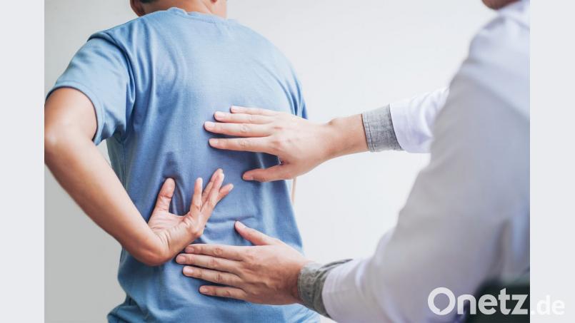 Wenn der Rücken zwickt, kann der Arzt helfen. Bild: Kliniken Nordoberpfalz