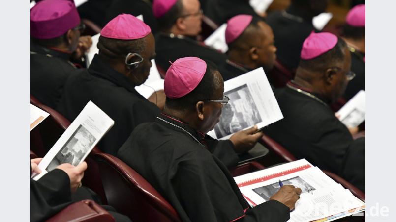Bischöfe während des Gipfeltreffens zum Thema Missbrauch. Zu der Kinderschutz-Konferenz sind die Vorsitzenden der Bischofskonferenzen aller Länder geladen. Das Treffen soll die katholische Kirche nach diversen Missbrauchsskandalen in mehreren Ländern aus der tiefen Krise führen. Bild: Vincenzo Pinto/AFP/AP/dpa