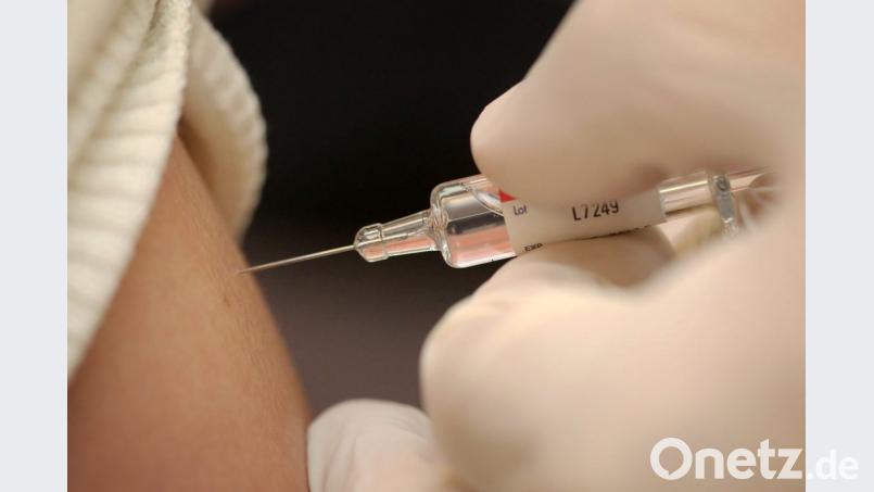 Ein Frau wird geimpft. Foto: Fredrik von Erichsen/Archiv Bild: Fredrik von Erichsen