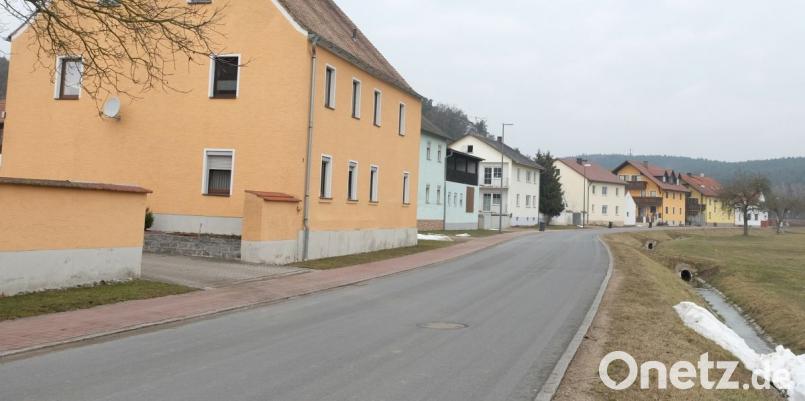 Die Detailplanung für den Hochwasserschutz Brensdorf mit der favorisierten Variante „Mauer“ als Schutzmaßnahme wird weiterverfolgt. Vom Straßenniveau aus beträgt ihre Höhe etwa 1,20 Meter. Bild: ohr