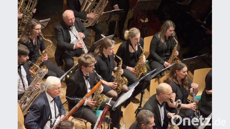 Seit vielen Jahren sorgen die Musiker des symphonischen Blasorchesters Regensburg bei ihren Auftritten in der Sportparkhalle für Begeisterung. Bild: mab