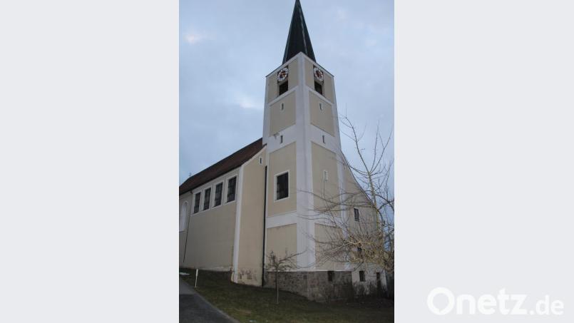 2019 steht im Zuge der Außen- und Innensanierung der Pfarrkirche St. Margareta auch die Kirchturmsanierung an. Sie geht einher mit der Umgestaltung der Kirchturmspitze, die ihrem Aussehen vor der Bombardierung am Ende des Zweiten Weltkrieges angepasst wird. Bild: ads