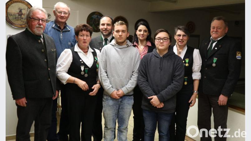 Die neuen Vereinsmeister der SG Amberg 1890 (von links): Norbert Schmidt, Wolfgang Zippe, Marion Schneider, Thomas Singer, Fabian Amberger, Tanja Hirsch, Meison Chuan, Evelyn Pittroff und Leopold Sassin. Bild: ion