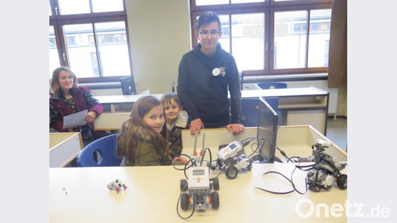 Nicht nur ältere Schüler und Buben, sondern auch jüngere Mädchen interessieren sich für Robotik. Bild: jzk