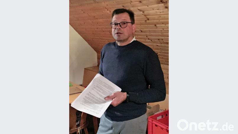 Kreisfachberater Harald Schlöger wirbt für blühende und artenreiche Gärten. Bild: mez