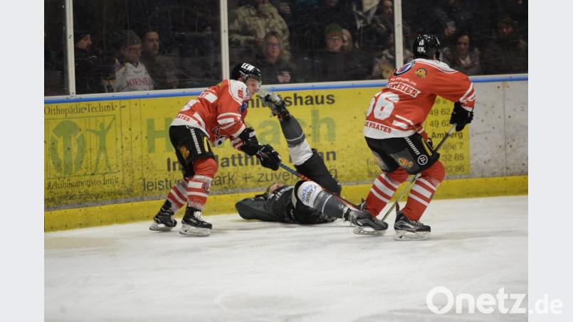 Die Löwen liegen flach: Das Spiel am Freitag, 22. Februar, in Schongau muss deshalb entfallen. Bild: brü
