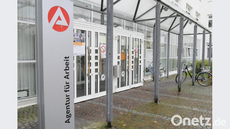 Die Arbeitsagentur bekommt im März Zuwachs: Dann werden die ersten Mitarbeiter des Dezernats Familie und Soziales die bereits leerstehenden Büros im Südflügel beziehen. Archivbild: Petra Hartl