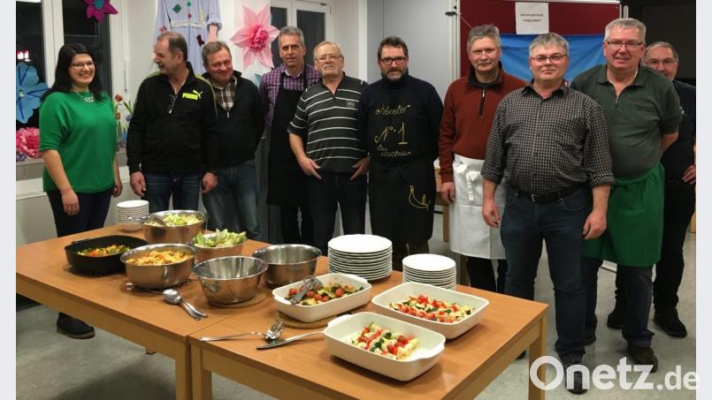 Männerkochkurs Berufsfachschule Oberviechtach, Generation 55plus, AELF Schwandorf Bild: ihl