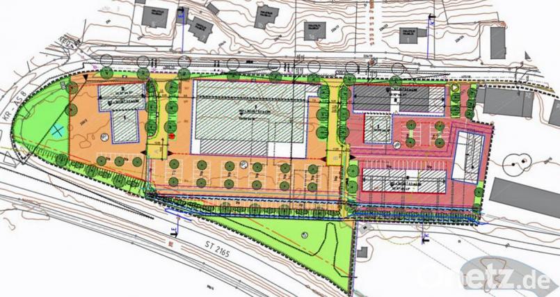 „Wir bleiben dran, es schaut ganz gut aus“, betonte Bürgermeister Markus Dollacker zum Dienstleistungszentrum Don Bosco mit Edeka-Markt (Mitte, grau). Bild: sön
