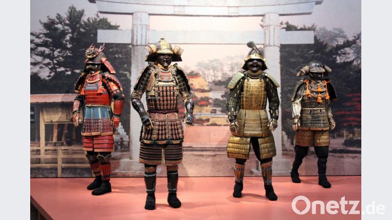 Für eine imposante Begrüßung der Ausstellungsbesucher sorgen diese vier Samurai. Bild: Holger Stiegler