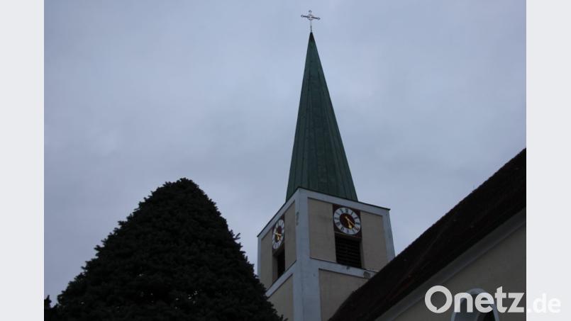 2019 steht im Zuge der Außen- und Innensanierung der Pfarrkirche St. Margareta auch die Kirchturmsanierung an. Sie geht einher mit der Umgestaltung der Kirchturmspitze, die ihrem Aussehen vor der Bombardierung am Ende des Zweiten Weltkrieges angepasst wird. Bild: ads