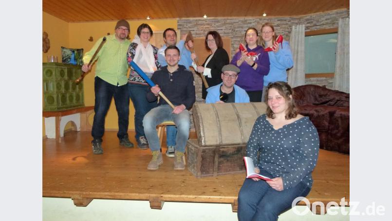 Die Komödie um die Heiligenstatue des „Holz-Rudi“ studieren die „StodlAKTeure“ ein und feiern am 16. März im Evangelischen Schulhaus in Neunkirchen um 20 Uhr Premiere. Weitere Vorstellungen folgen. Bild: Dobmeier