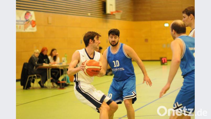 Flügelspieler und Defensivspezialist Stefan Beer (links) fehlte zuletzt: Gegen Lauf steht er dem TSV Schwandorf wieder zur Verfügung. Bild: par