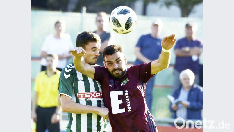 Der Ammerthaler Marco Weber (rechts) brachte die DJK Ammerthal in Führung. Archivbild: Hubert Ziegler