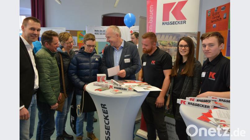 Am Stand der Firma Kassecker mit der Führungsspitze der Firma. Bild: jr