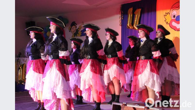 Die X-Dream-Tanzgruppe des Mitterteicher Gaudiwurms mit dem Piraten-Tanz. Bild: kro