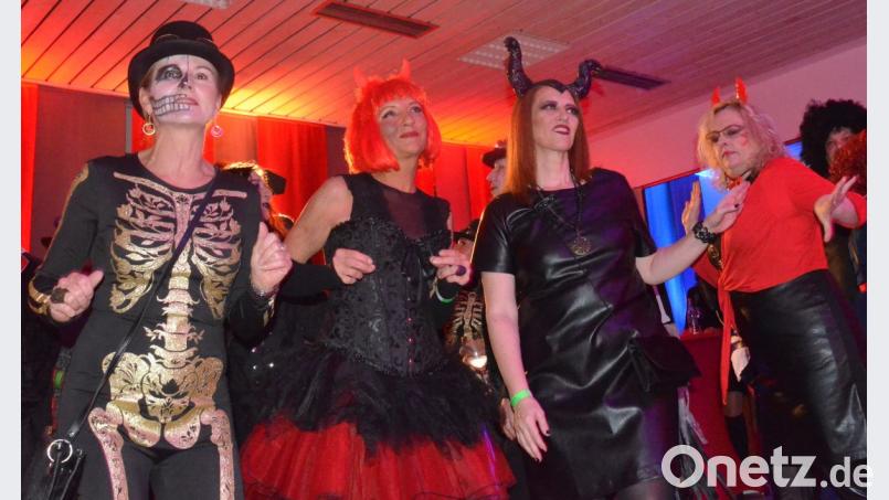 AC/DC-Hörner und Skelette. Bild: Kunz