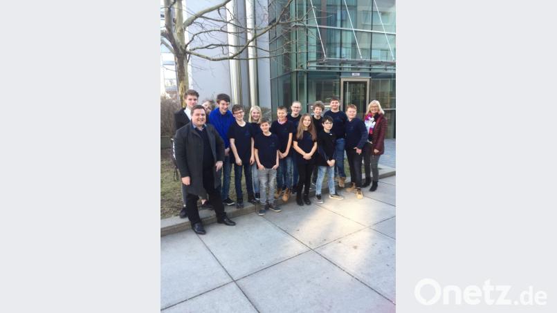 Die Medientutoren haben ein Werbevideo erstellt und wollen es in den nächsten Wochen nutzen, um ihre Bekanntheit an der Schule zu steigern und ihr Angebot an Mitschüler und Lehrkräfte multiplizieren. Bild: exb/Irene Träxler