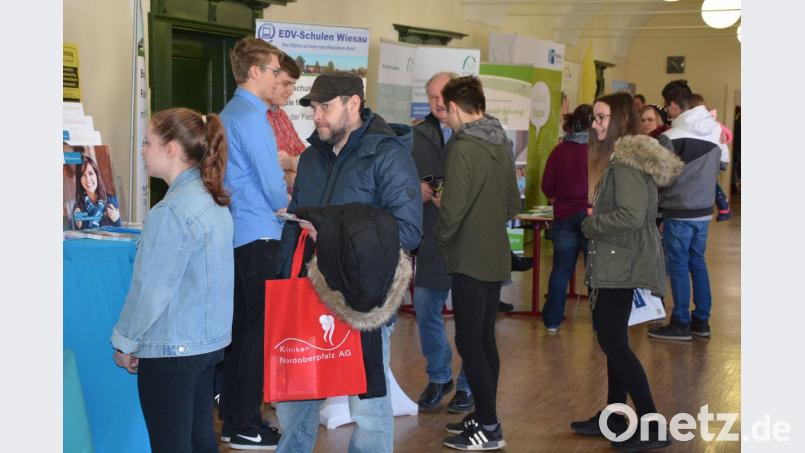Durchaus gut besucht war am Samstagvormittag die 9. Waldsassener Ausbildungsmesse. Bild: jr