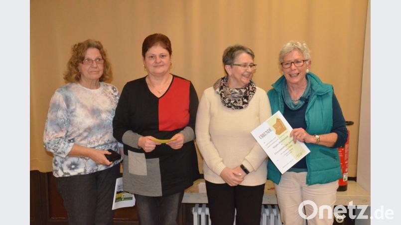 Doppel-Gold für die Deutschen Meister im Kegeln vom BVS. Links die Deutsche Meisterin im Classic und Schere Kegeln, Gerlinde Schnell. Bild: Kunz