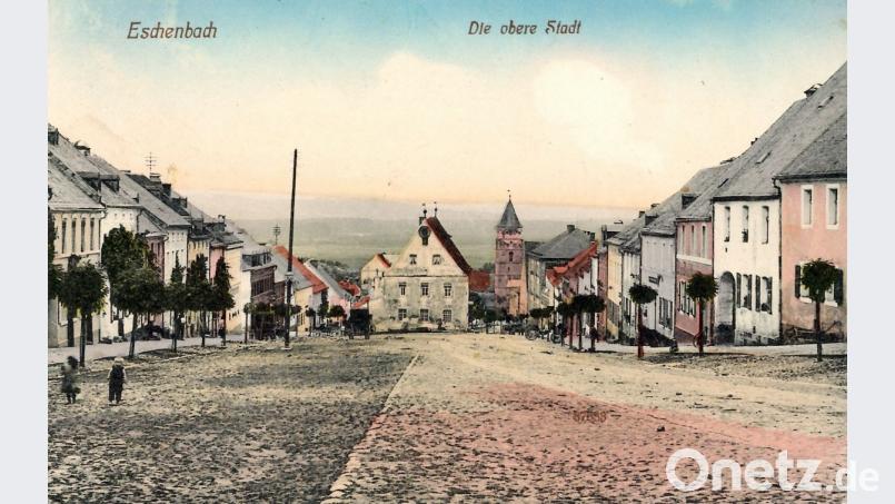 Wie der Oberer Marktplatz in Eschenbach früher ausgesehen hat, zeigt diese alte Postkarte. Bild: hev