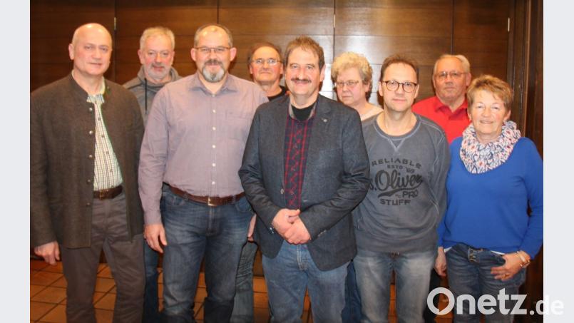 Die neu gewählte Vorstandschaft des CSU-Ortsverbandes Thanstein mit Bürgermeister Walter Schauer, Ludwig Dirscherl, Wolfgang Schwab, Wilhelm Schmidbauer, Josef Reitinger, Roswitha Schmidbauer, Martin Winter, Albert Schafbauer und Sieglinde Dirscherl (von links). Bild: dl