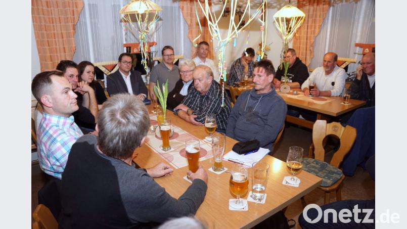 Beim CSU-Stammtisch wurde Bürgermeister Manfred Porsch immer wieder vorgeworfen Probleme vor sich herzuschieben anstatt zu lösen. Bild: bkr