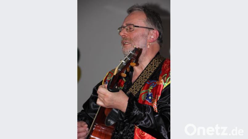 Richard Kofer in der Bütt mit „Heut ist nicht mein Tag“. Bild: kro