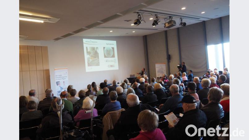 Richtig Sitzen im Büro, alternative Behandlung von Rückenschmerzen und und und. Bei den verschiedenen Vorträgen war der Saal stets voll besetzt. Bild: Bühner